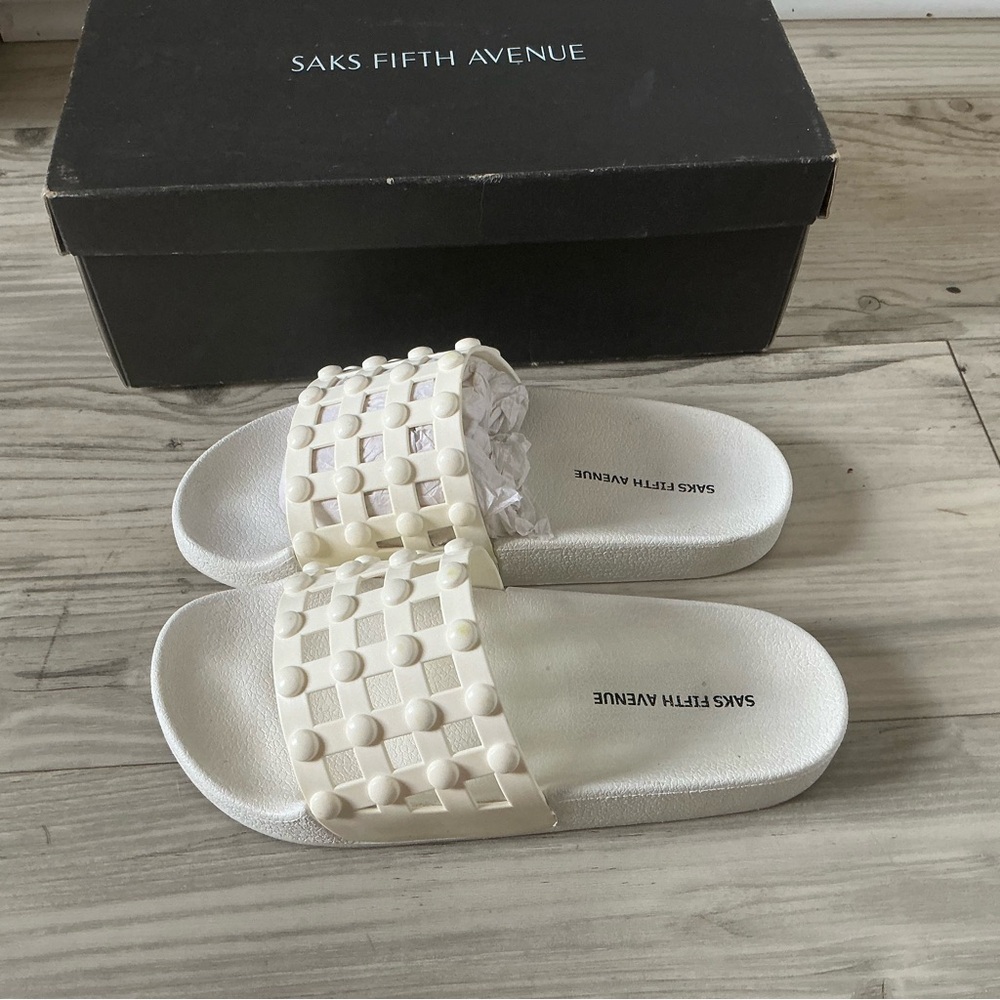 Saks fifth Avenue dahlia metallic pool slide sandal white size 7